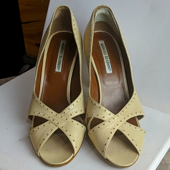 Manolo Blahnik Leather peep toe - Picture 2 of 2